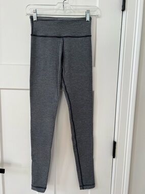 Reversible Lululemon Leggings in Charcoal and Light Gray